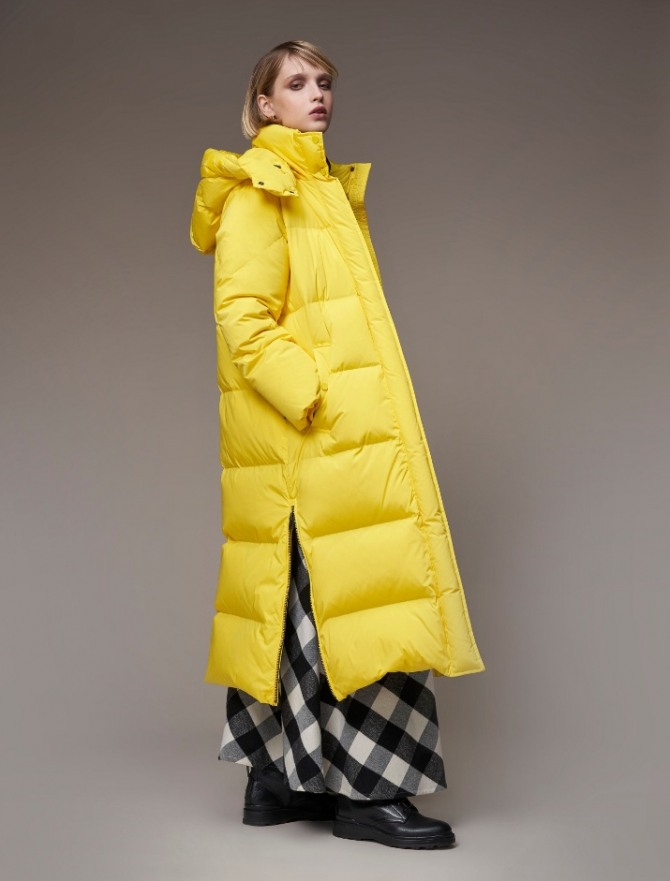 длинный желтый женский пуховик - модный зимний тренд 2020 года