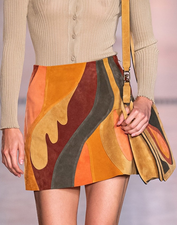 мини юбка из разноцветных кусков замши от бренда Alberta Ferretti - коллекция весна-лето 2020 года