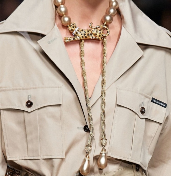 дорогие женские украшения весна-лето 2020 от Dolce & Gabbana - крупные жемчужные бусы с кулоном