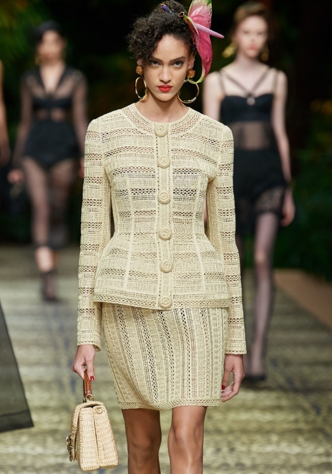 элегантный шикарный летний нарядный костюм с юбкой от бренда Dolce & Gabbana