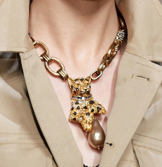 ожерелье с львенком от Dolce & Gabbana