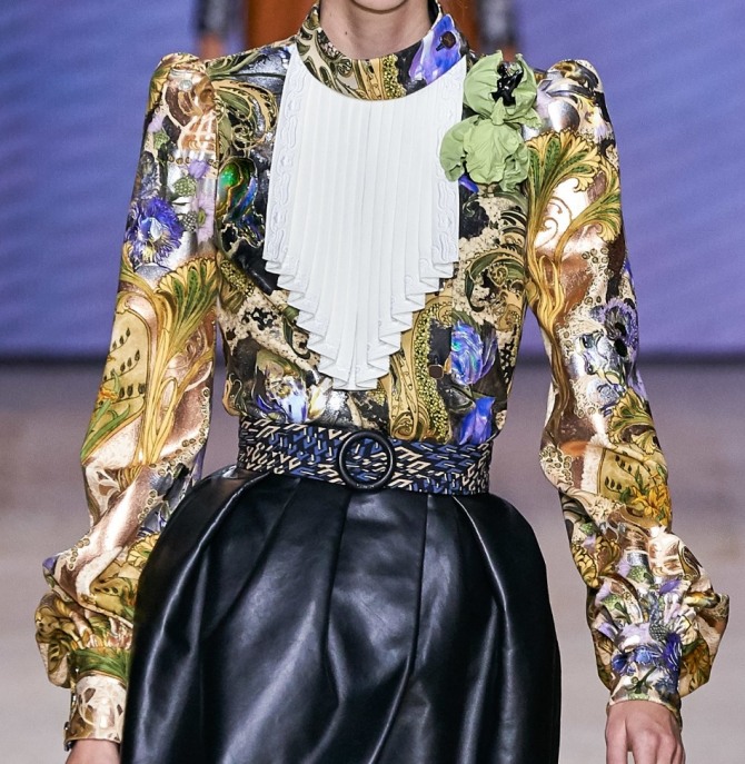 шелковая блузка с цветочным принтом от Louis Vuitton с рукавами, имеющими завышенную присборенную головку