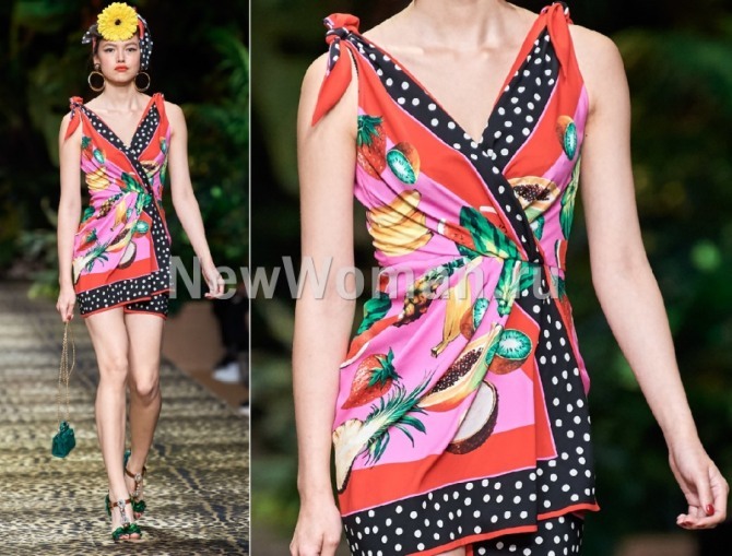 горячий тренд летней женской пляжной моды 2020 - платье из платков с узлами-завязками на плечах