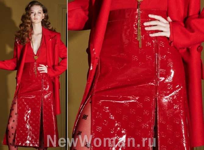 красная лаковая юбка с двумя передними разрезами из красной лаковой кожи