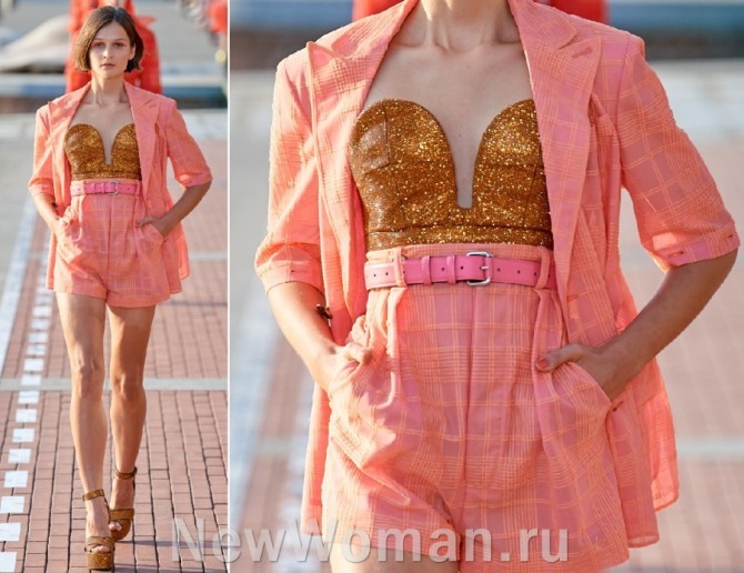 нарядный женский костюм от бренда Marco de Vincenzo - шорты с жакетом из легкой и тонкой розовой ткани в клетку
