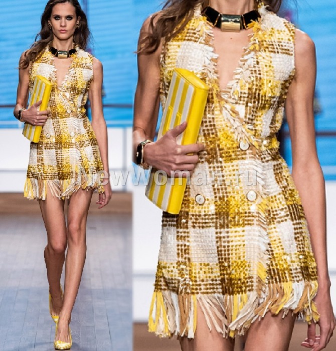 какие платья модные летом 2020 года - из твида с бахромой и клетчатым принтом, модель короткого платья от Elisabetta Franchi