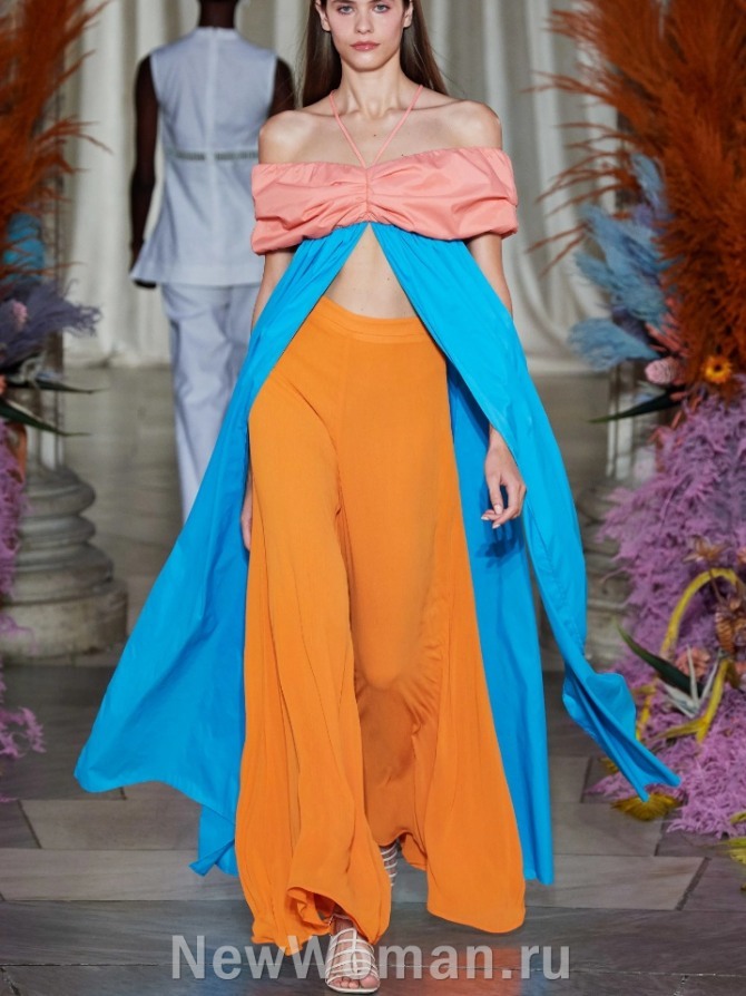 оранжевые широкие вечерние брюки палаццо от бренда Staud весна-лето 2020