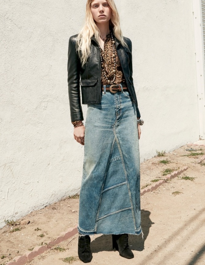 весенняя уличная мода 2020 от Saint Laurent - кожаная курточка с длинной джинсовой юбкой из клиньев