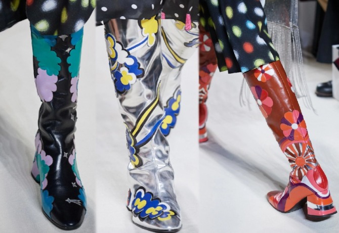 модные женские сапоги с высокой голяшкой и цветочным рисунком от бренда Paco Rabanne весна-лето 2020