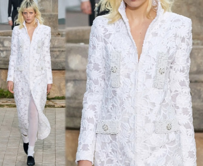 белое длинное белое гипюровое пальто с воротником-стойкой, клапанами молочного цвета - модный лук из кутюрной коллекции весна 2020 Chanel