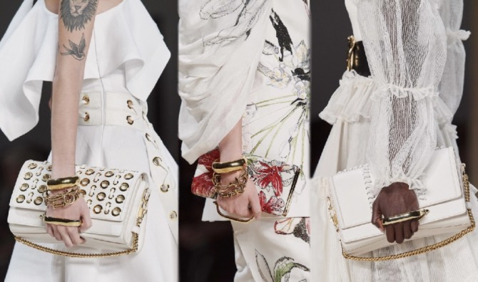 дизайнерские сумки к нарядному белому платью - луки с модного показа Alexander McQueen весна-лето 2020 года