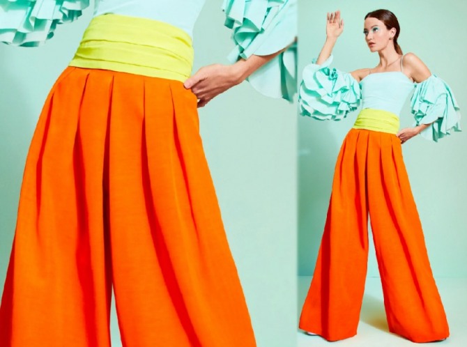 брюки клеш алого цвета с желтым поясом и блузкой мятного цвета с рукавами из воланов - стильный лук из коллекции весна-лето 2020 бренда Alice + Olivia