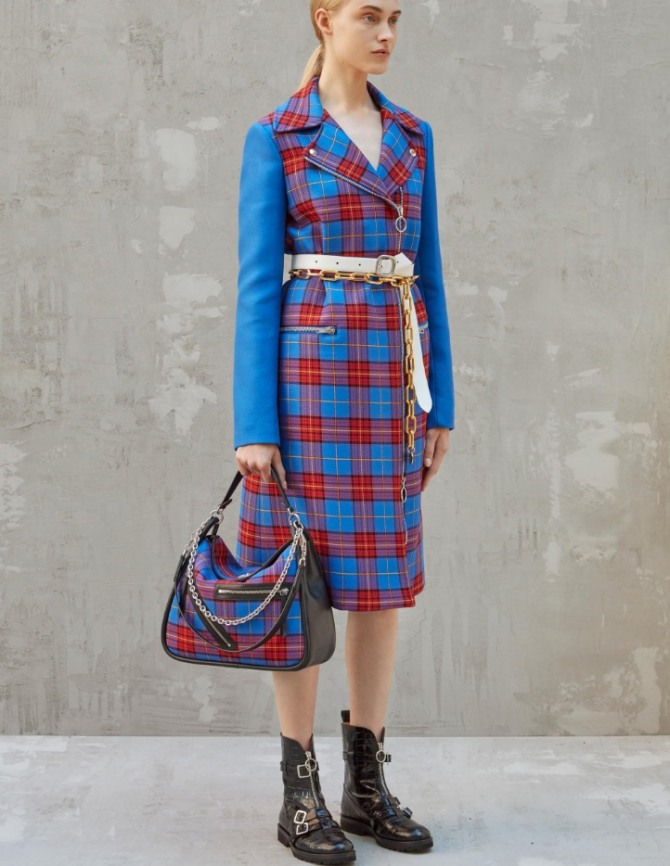 с чем носить клетчатое пальто девушкам весной 2020 года - фото с модного показа Mulberry
