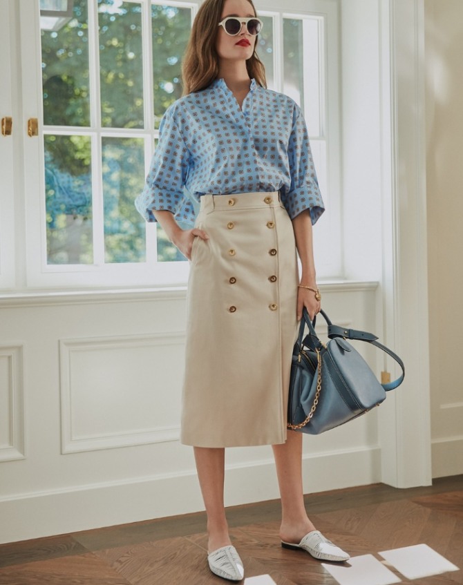 элегантный лаконичный повседневный деловой летний образ 2020 года - блузка с юбкой, мюлями и сумкой
