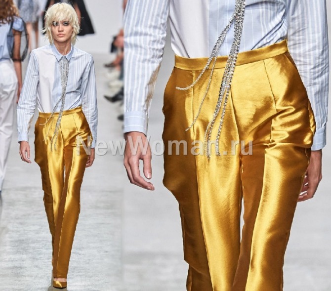 желтые атласные брюки классического покроя от бренда Lutz Huelle - показ весна-лето 2020