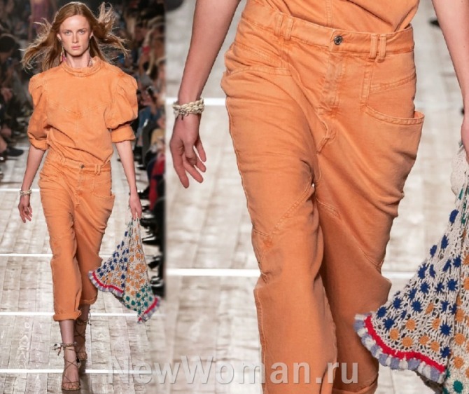 тренды летней моды 2020 года от бренда Isabel Marant - джинсовые брюки рыжего цвета