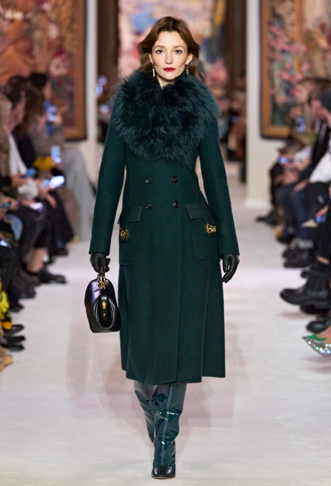 пальто с мехом зеленого цвета - зимние модные пальто с недель европейской моды сезона зима 2020-2021