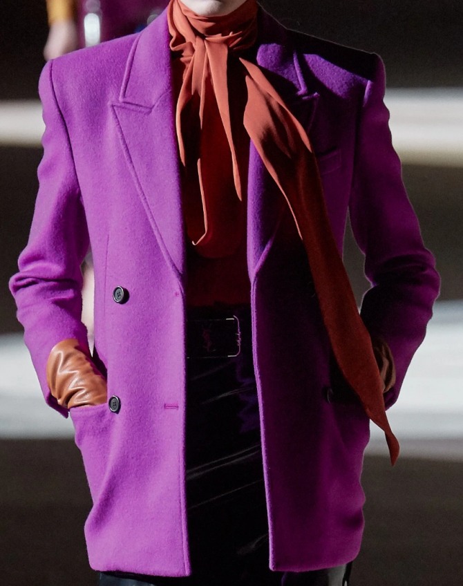уличная осенняя женская мода 2020 - пальто-пиджак цвета орхидеи