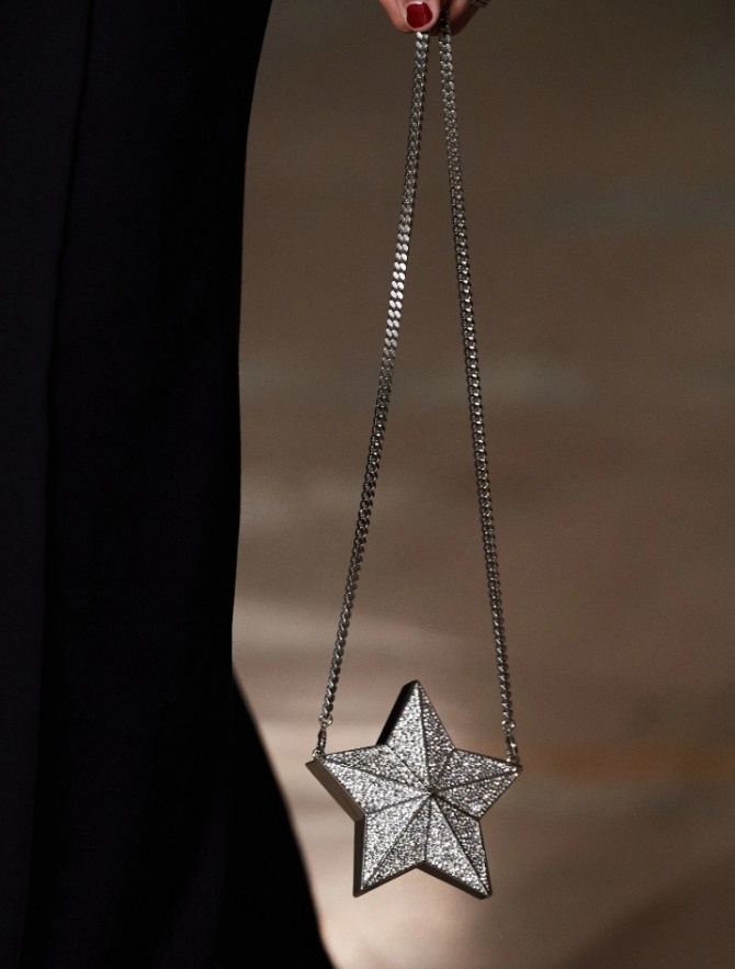 вечерний клатч минодьер серебро в форме звезды