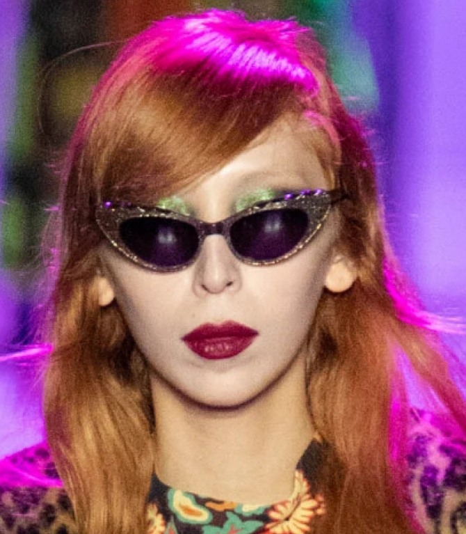 фиолетовые линзы солнечных очков сезона осень-зима 2020-2021 от Anna Sui