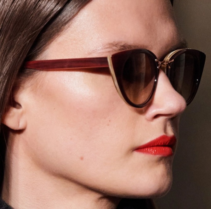 брендовые очки для девушек и женщин сезона осень 2020 - модель с коричневыми линзами от Oscar de la Renta