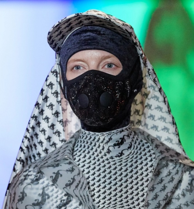 балаклава - модный тренд женской уличной повседневной моды осень-зима 2020-2021