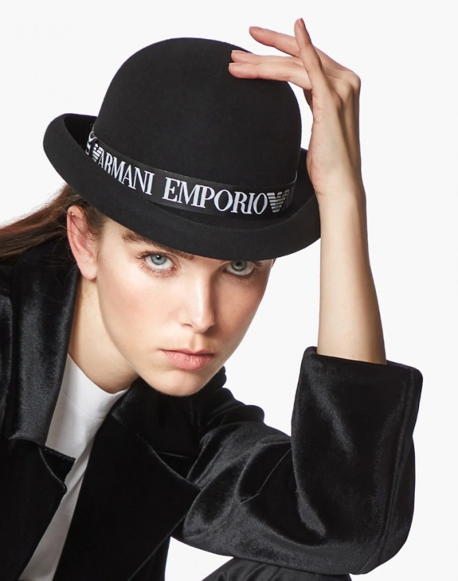 женский котелок от Emporio Armani - коллекция осень-зима 2020-2021, поля шляпы загнуты вверх