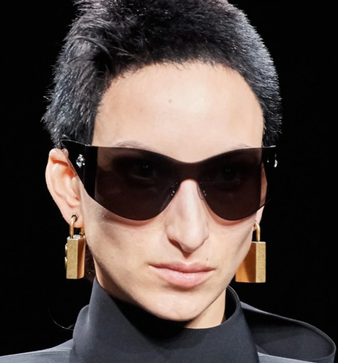 темно-коричневые очки от Balenciaga осень-зима 2020-2021