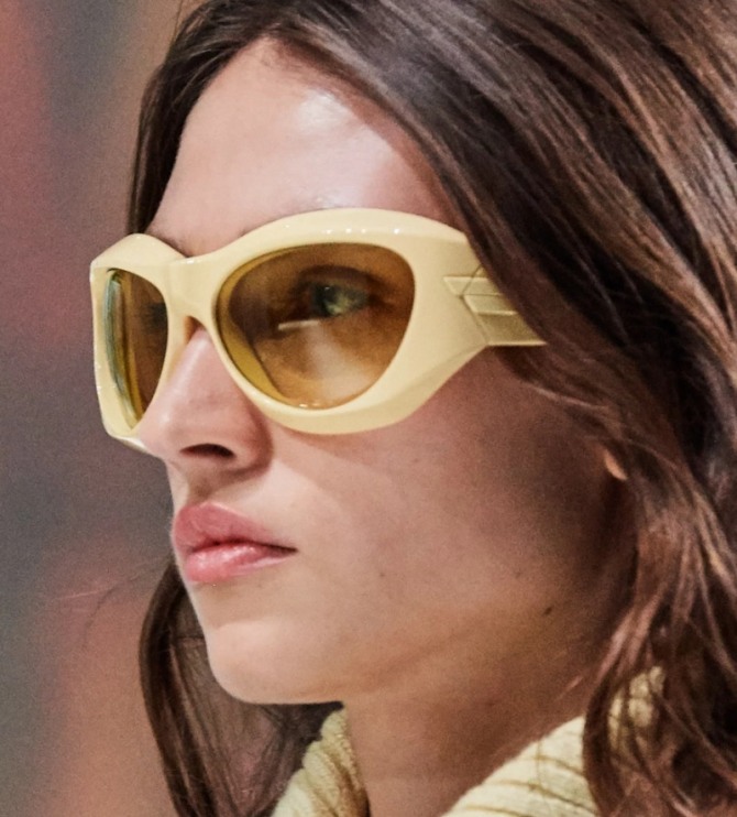 очки с желтой пластмассовой оправой и широкими боковыми дужками из пластмассы - Bottega Veneta