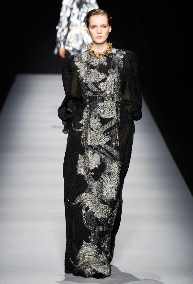 черное платье расшитое серебром на юбилей в 60, 65, 70, 75 лет - фасон макси сезона 2020-2021, бренд Alberta Ferretti