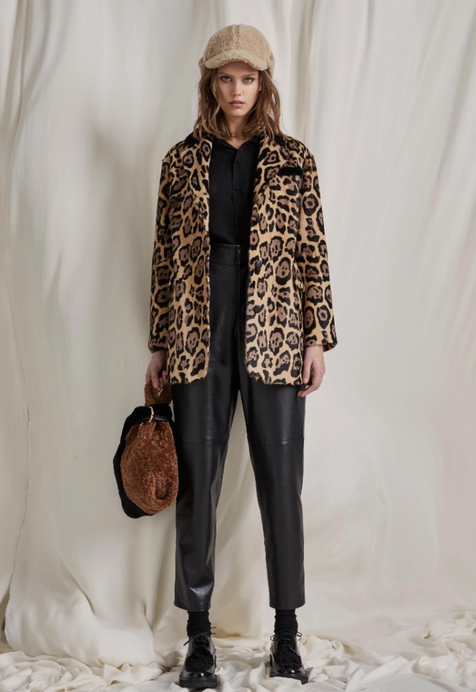 фото модной женской куртки с леопардовым принтом - из коллекции высокой моды на 2021 год
