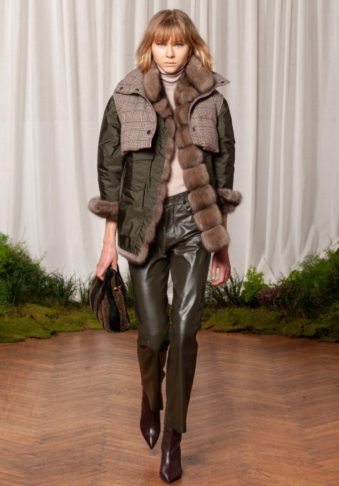 модные куртки с меховой отделкой 2021 года - модель с модного показа осень-зима 2020-2021 от бренда Simonetta Ravizza