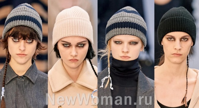 Max Mara - модные вязаные шапки осеннего сезона 2020, обтягивающие голову, имеют высокой заворот-манжету и поперечные полосы