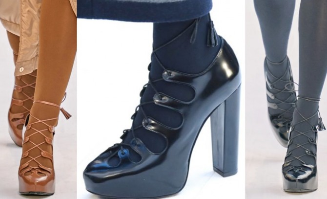 в 2021 году в тренде женские туфли со скрытой платформой и шнуровкой - луки с подиума показ Max Mara