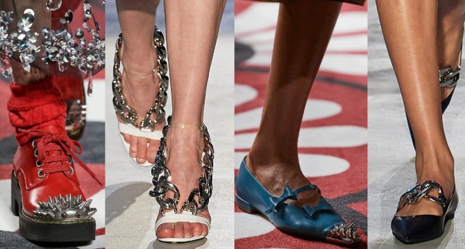 главные модные тенденции 2021 года в сегменте женской обуви - туфли с металлическим декором, цепи, шипы