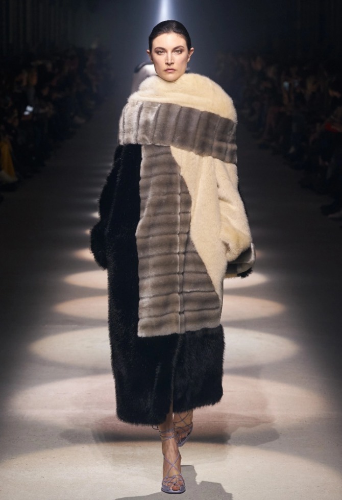 черная шуба от бренда Givenchy в стиле колорблокинг - модный лук с подиума, зимние тренды 2021 года