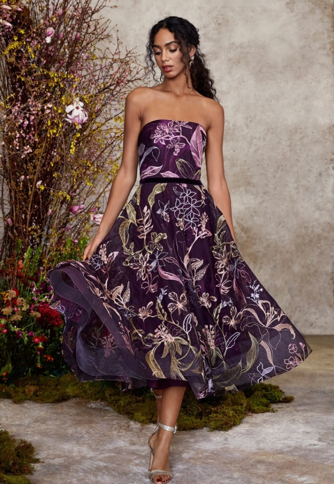 нарядное платье с оголенными плечами с цветочным принтом