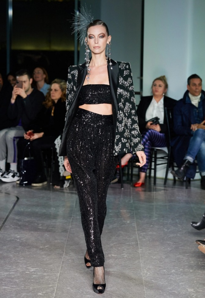 черные нарядные женские брюки с золотыми блестками - женская зимняя вечерняя мода 2021 года