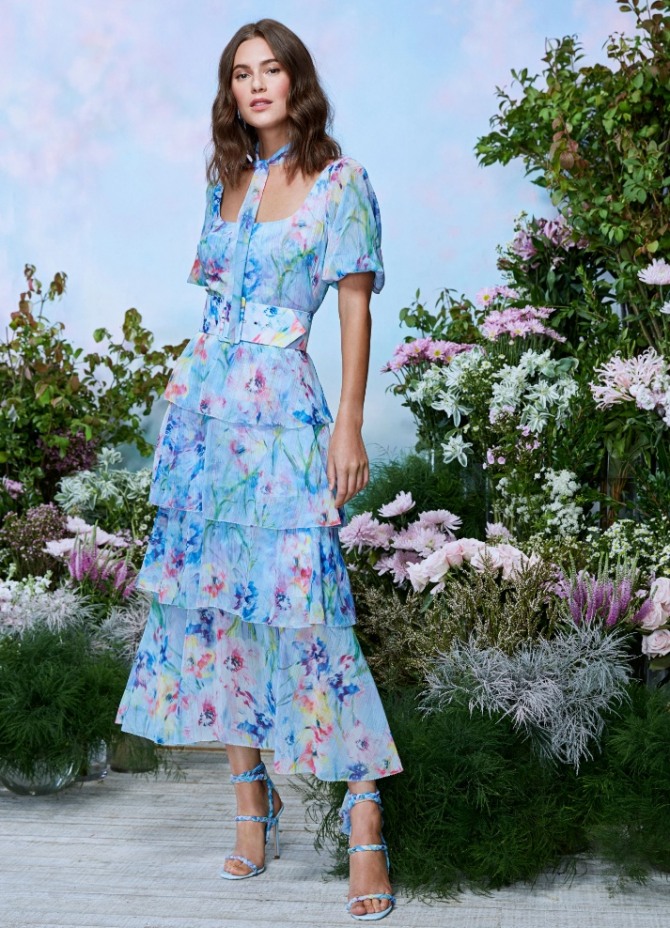 красивое, воздушное каскадное летнее нарядное платье миди с широким поясом - новинки из коллекций 2021 года