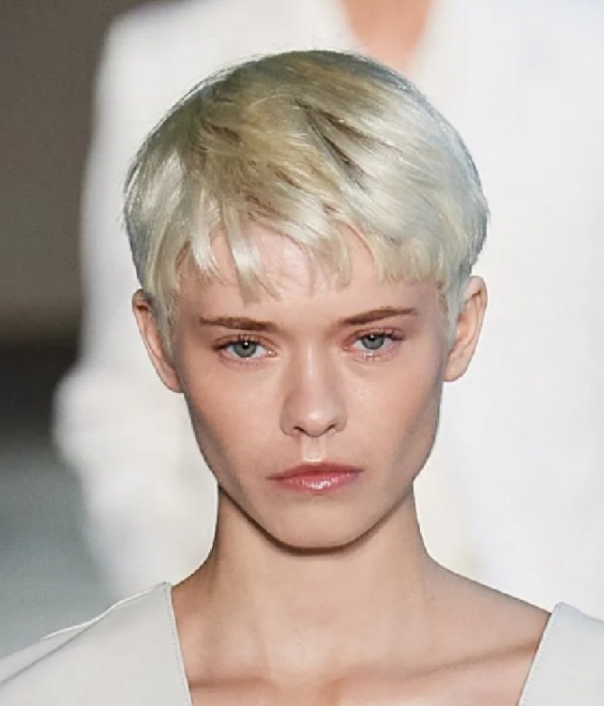 стрижка шапочка на белых волосах - обзор тенденций коротких женских стрижек сезона весна-лето 2021 года