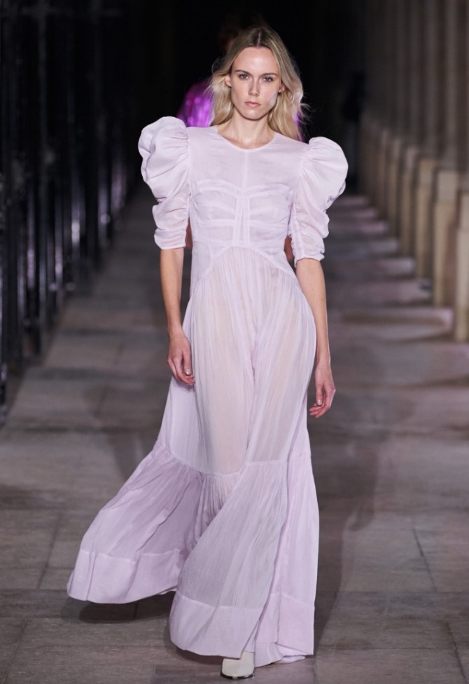 розовое длинное платье для выпускного бала 2021 года с рукавами-фонариками из коллекции Isabel Marant