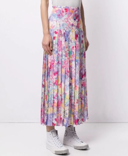 плиссированная юбка мидакси на кокетке с цветочным принтом и высокой талией - модная тенденция сезона лето 2021