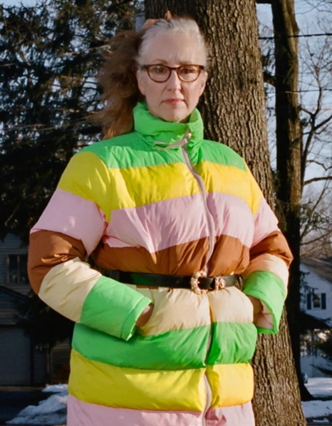 пуховик для женщины 60+ в стиле колорблок - коллекция Rachel Antonoff осень-зима 2021-2022, нью-йоркская неделя моды