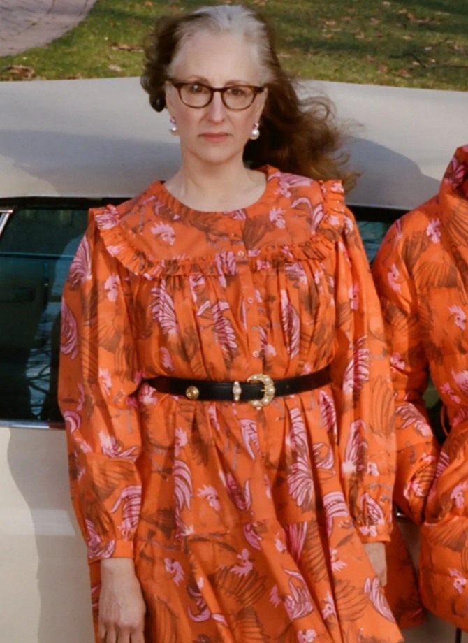 Rachel Antonoff осень-зима 2021-2022 - платье с кожаным ремнем, без воротника, с длинными рукавами