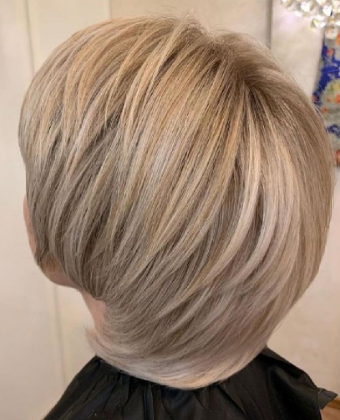 стрижка итальянка на светлых женских волосах - тренд июля 2021 года