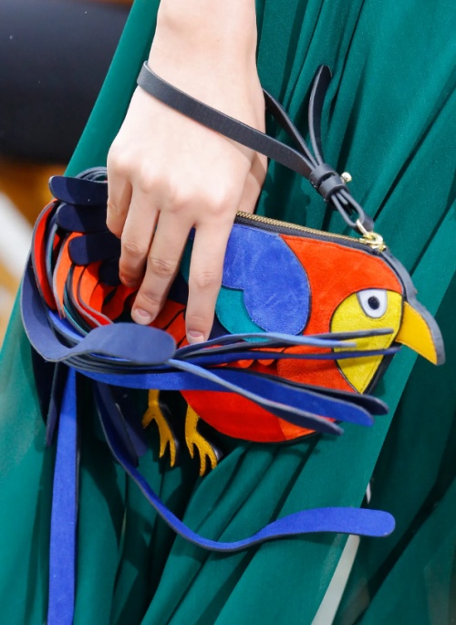 яркий разноцветный клатч-кошелек в форме попугая