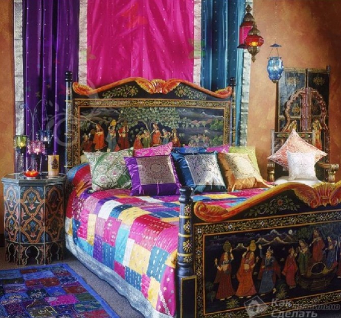 яркие подушки, лоскутное одеяло - оформление спальни в восточном стиле с фонариками-плафонами