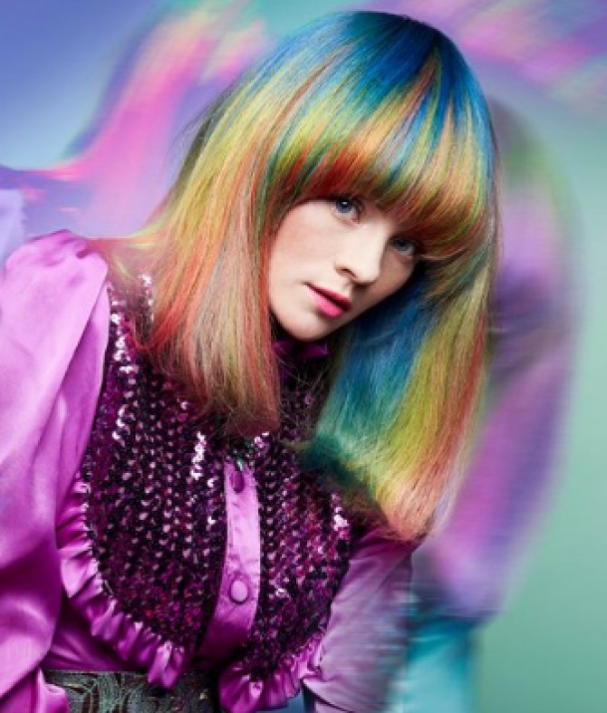 необычная покраска длинных волос во все цвета радуги