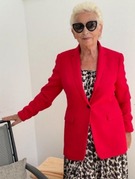 как красиво и элегантно одеться женщине в 75 лет