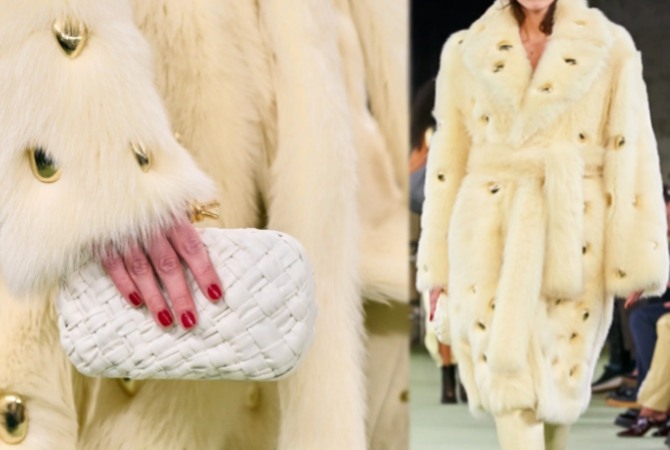 белый кожаный клатч с тиснением - тренды в сумках 2023 года от Bottega Veneta (Миланская неделя моды)
